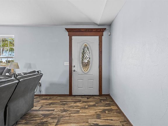 4th image of 35124 County Street 2720