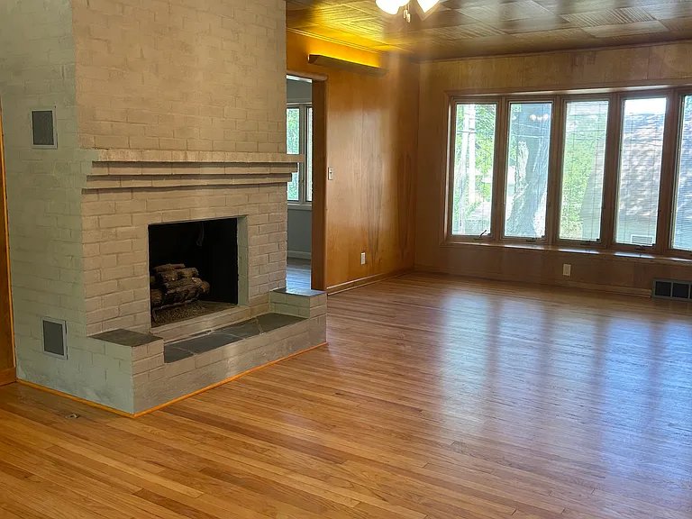 324 S Cotner Blvd — Photo 2
