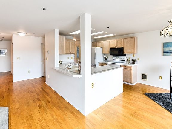 4th image of 1510 Skyline Way #A-202