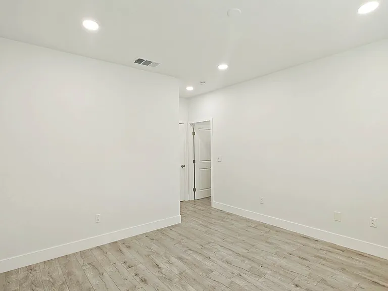 1626 Riverside Dr — Photo 7