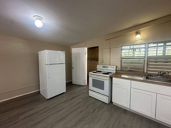 2nd image of 206 Olive Ave