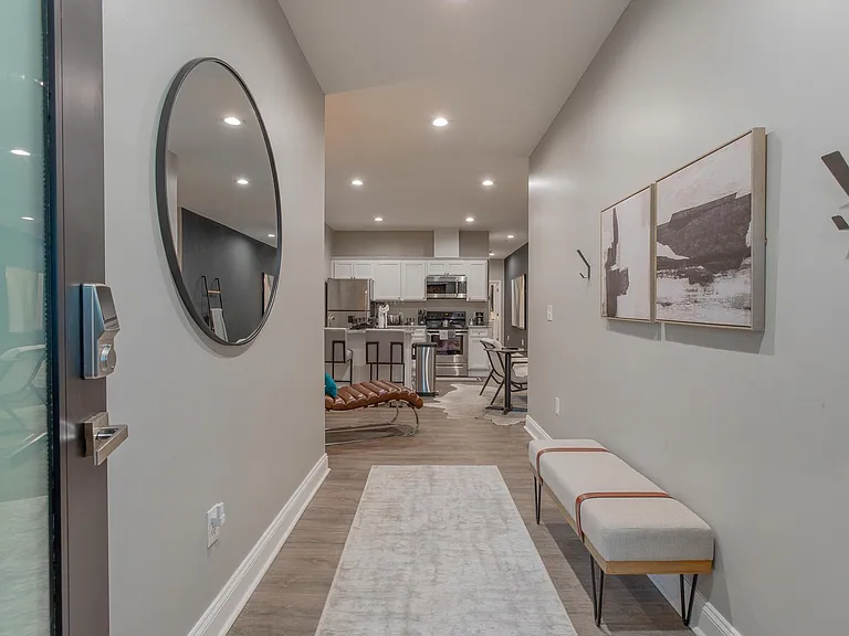 3221 Noble St #3 — Photo 8