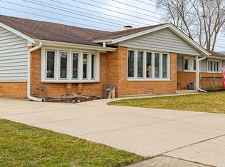 581 Walnut Ln, Elk Grove Village, IL 60007
