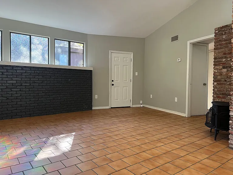400 Atkins Rd — Photo 3
