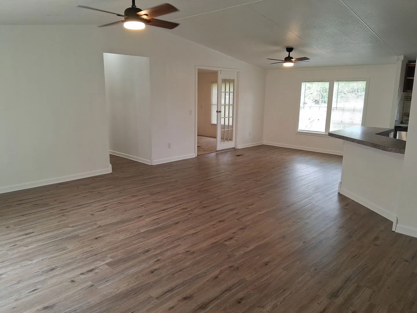 Charming 4BR Home in Cave Springs — Photo 3