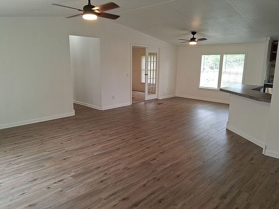 3rd image of 910 Sands Rd