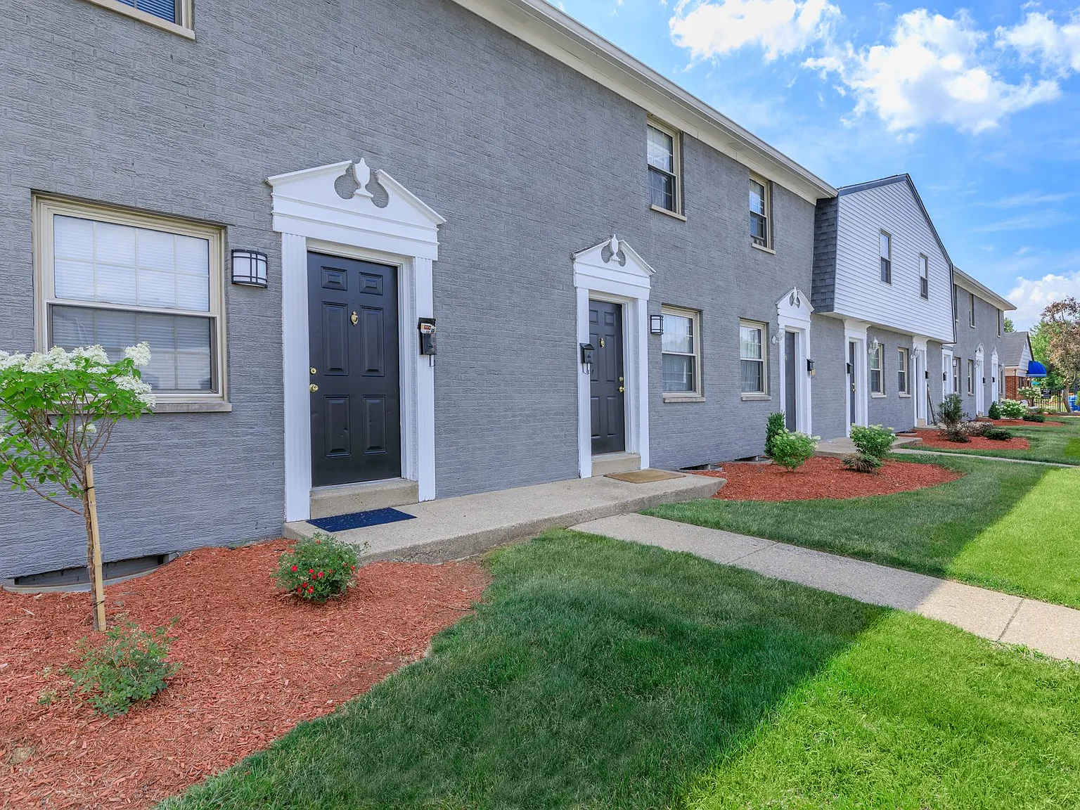 TOWNHOMES AT BLENDON — Photo 4