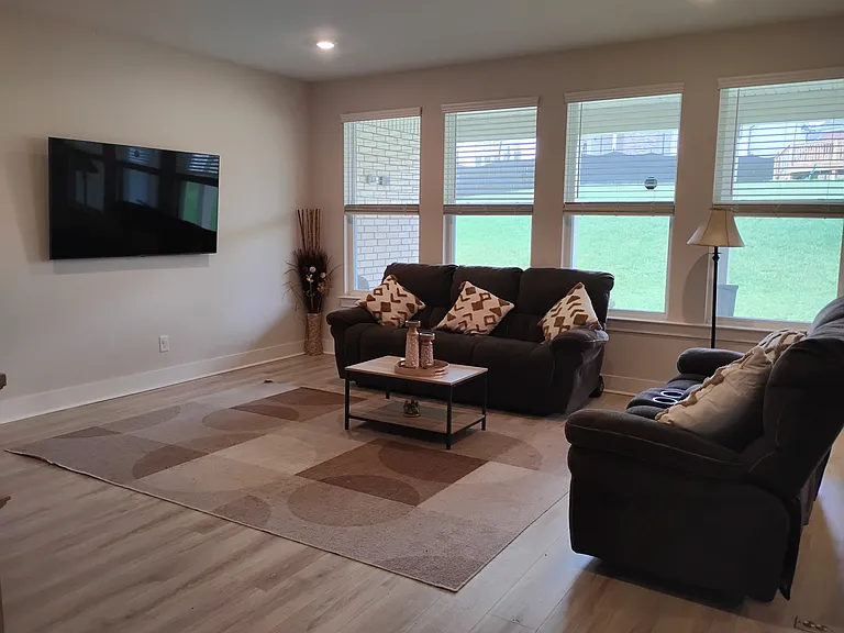 218 Caroline Way — Photo 7