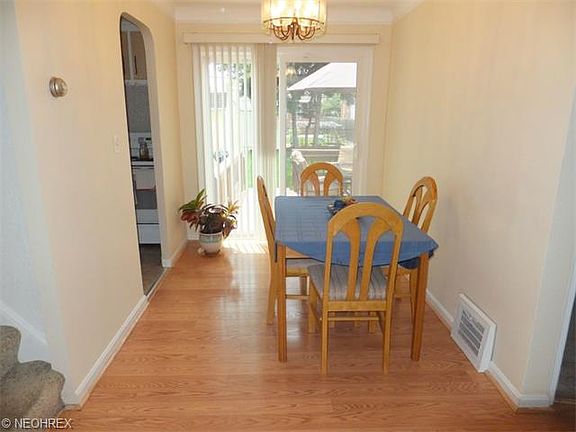 3rd image of 8709 Orchard Ave