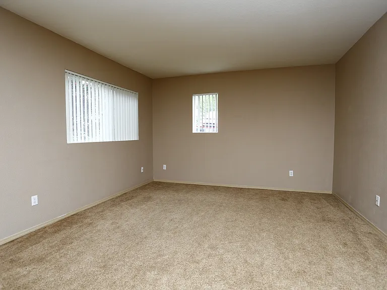 Gateway Village Apartments — Photo 23