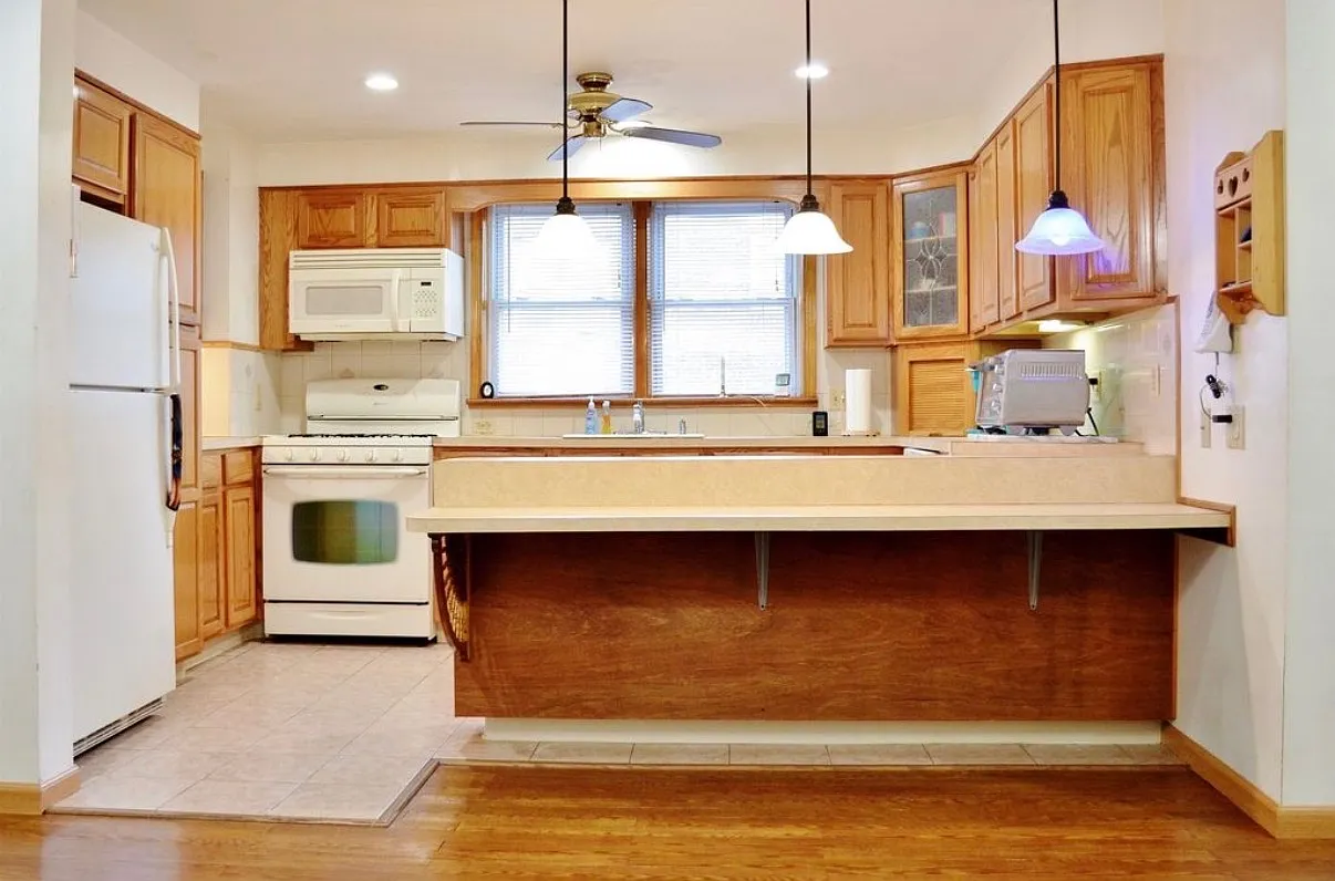 5 bed, 2000 sqft, $3,700 — Photo 2