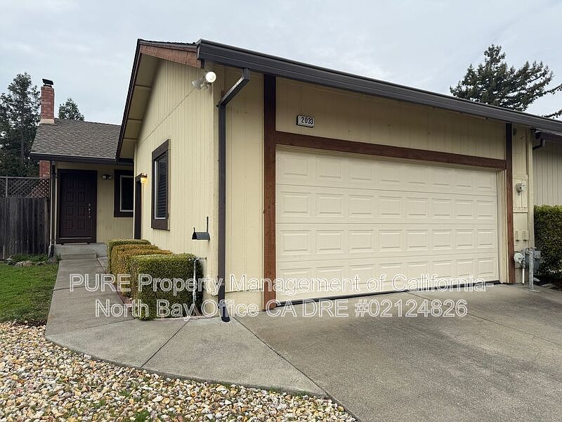 1st image of 2033 Caulfield Ln