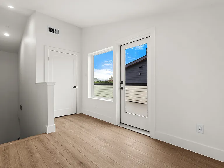 2203 Hondo Ave #202 — Photo 8