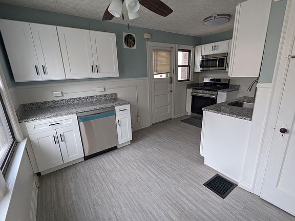 3rd image of 1347 Woodland Ave