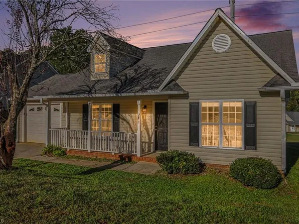 1940 Cedar Ridge Ln, Winston Salem, NC 27127