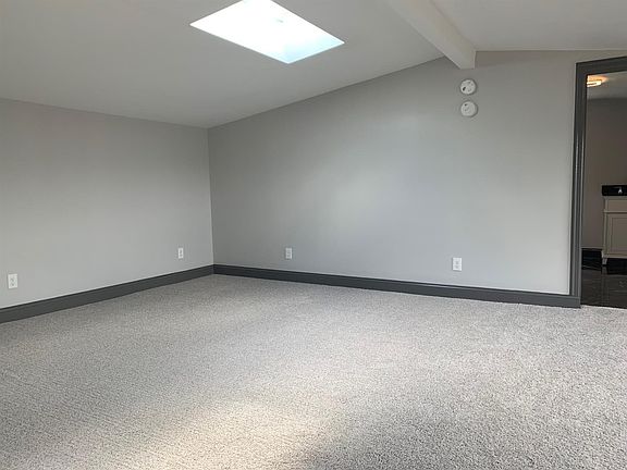 4th image of 1577 Glen Armand Ave