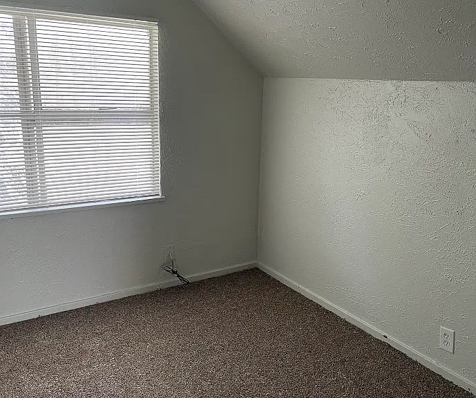 944 Poulson St — Photo 17