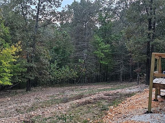 4th image of 16078 Hickory Dr