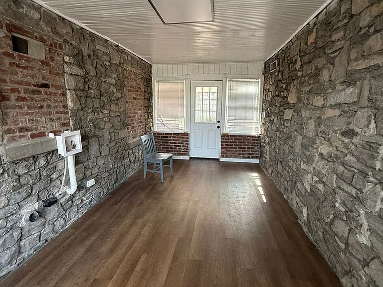 287 E Eastland St — Photo 21