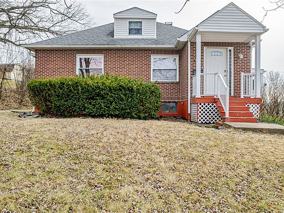 2nd image of 1059 Summit Dr