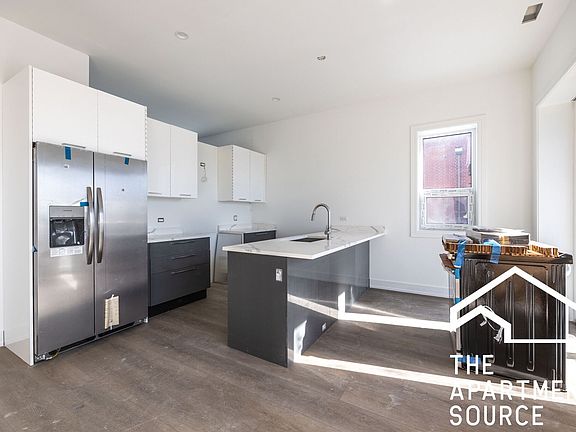 4th image of 2920 W Belmont Ave #3F