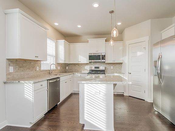 5th image of 818 Yakima Way