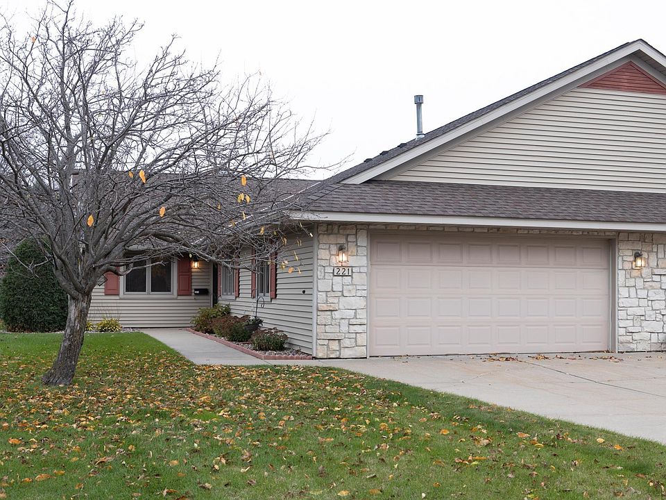 1st image of 221 Tuttle Dr