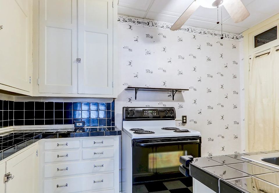 1st image of 1950 Market Ave N #17116512