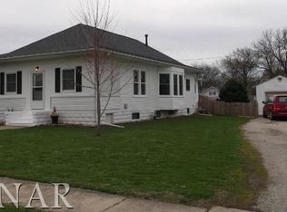 203 W Madison St, Mackinaw, IL