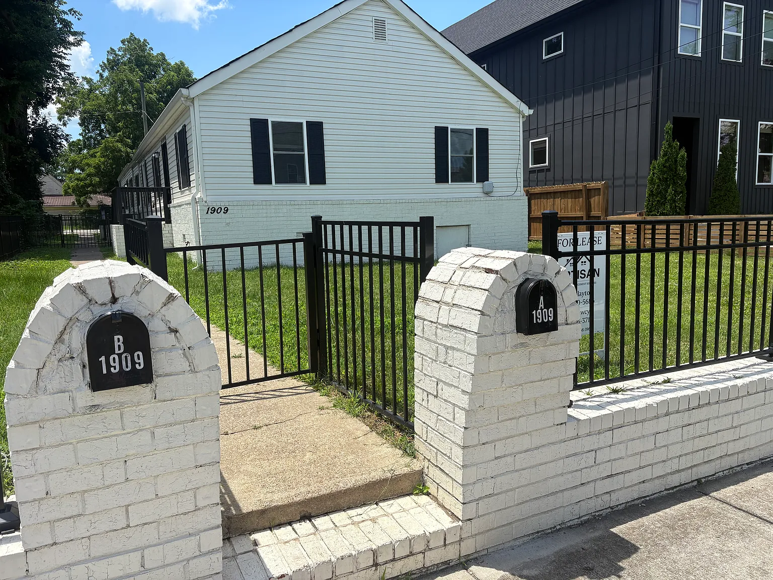 3 bed, 1137 sqft, $1,950 — Photo 2