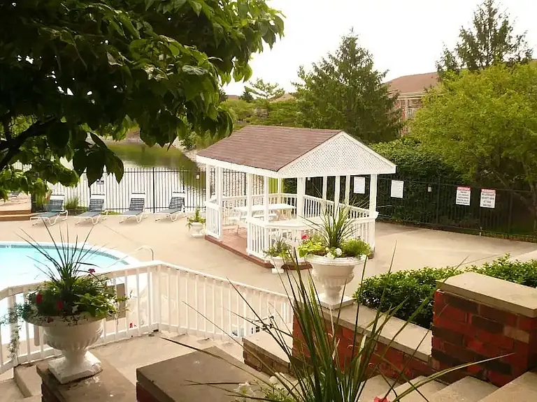 River Road Court — Photo 17