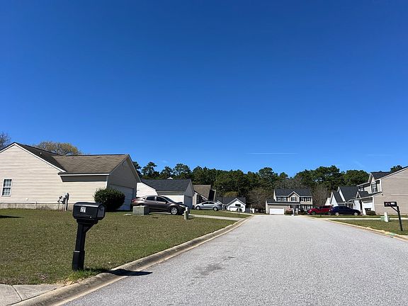 4th image of 220 Appletree Ln