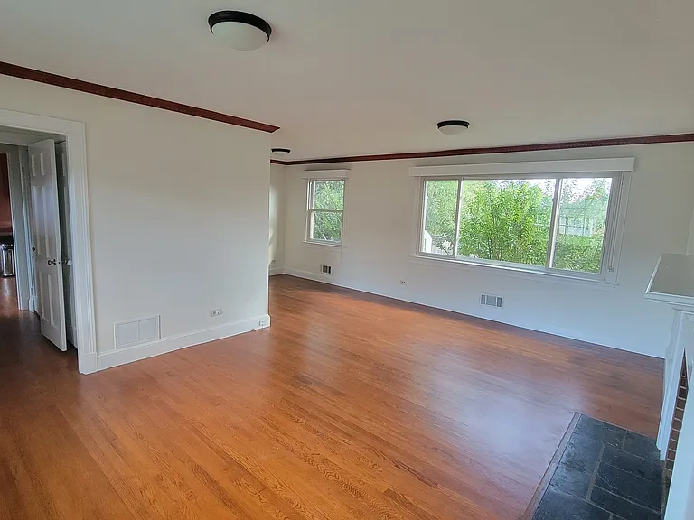 2316 Greenbrier Dr — Photo 17