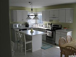 4th image of 985 Lawrence St