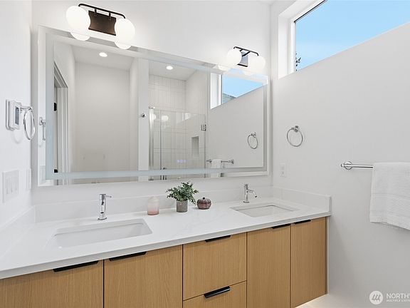 4th image of 6219 9th Avenue NE