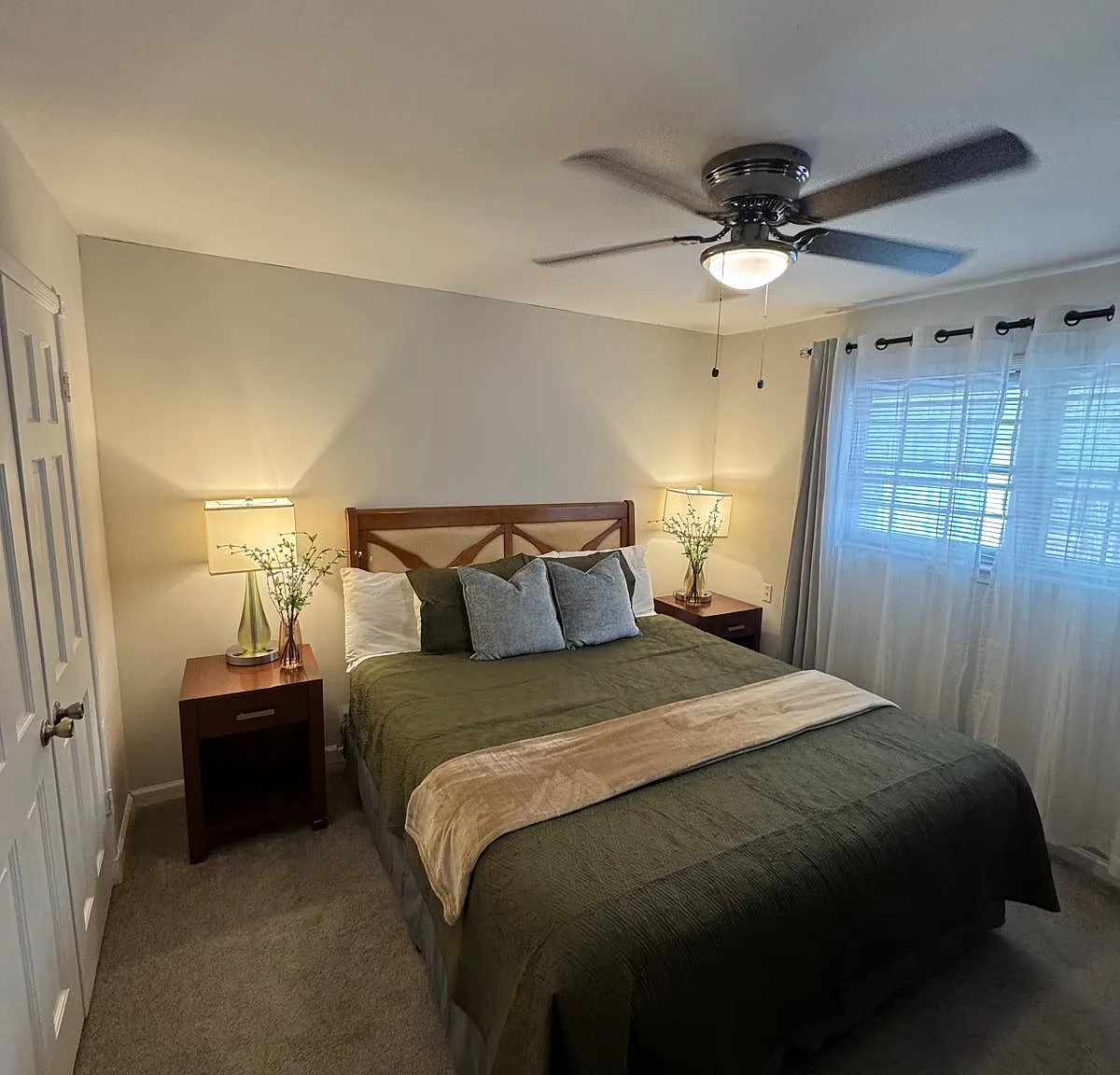 5 bed, 2195 sqft, $8,999 — Photo 1