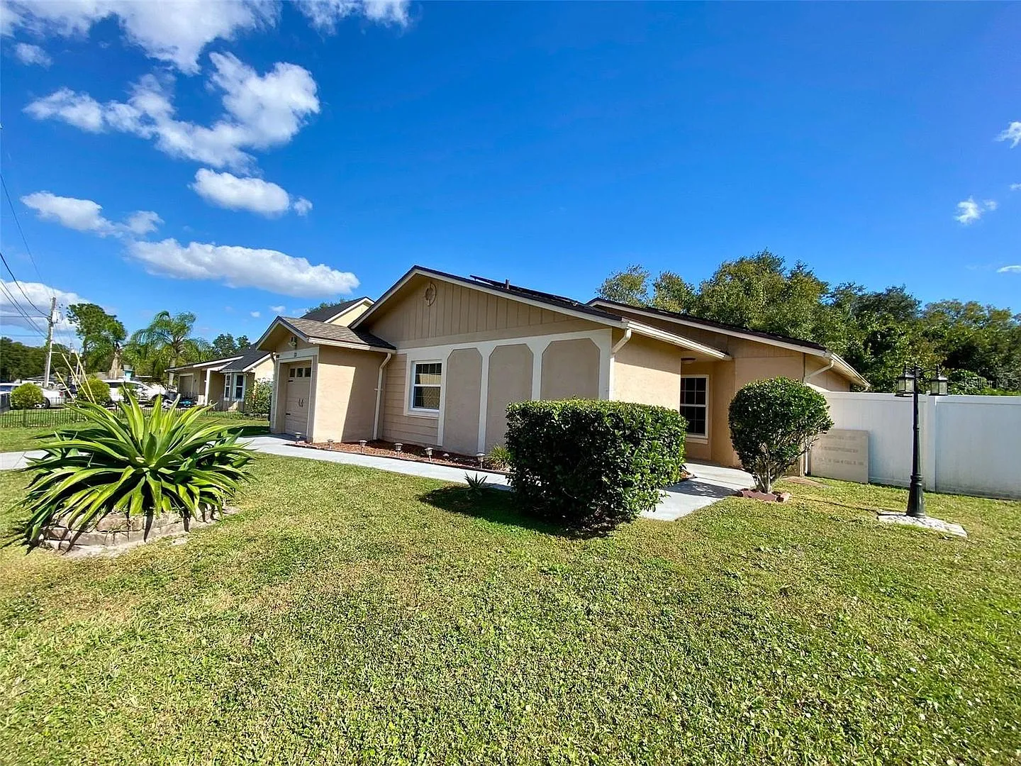 Charming 3-Bedroom Home with Modern Upgrades in Poinciana, FL — Photo 4