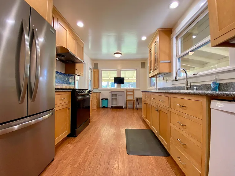 945 Marion Way — Photo 5
