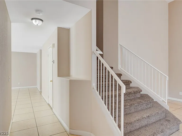 9317 Mountain Cliffs Ave — Photo 9