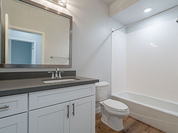 5th image of 1645 E Cheery Lynn Rd #14