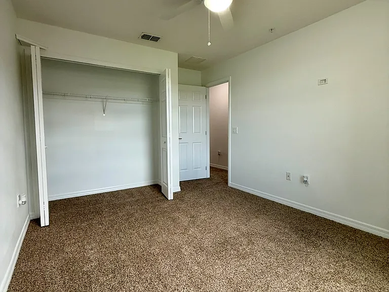 2259 Seven Oaks Dr — Photo 32