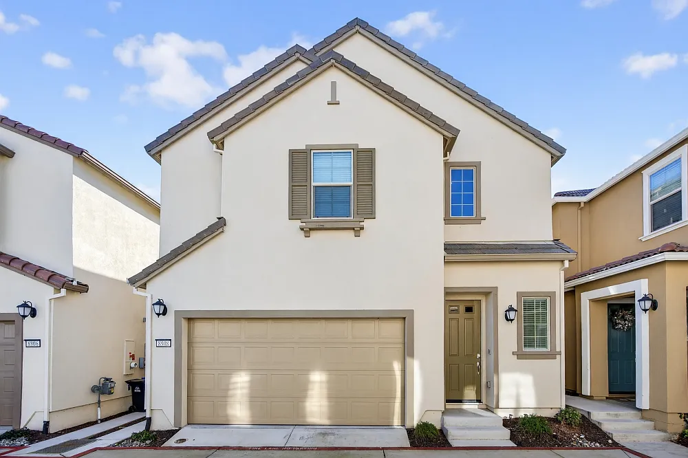 3 bed, 2.5 bath, 1815 sqft, $4,950 — Photo 1