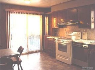 144 Fir St, Lindenhurst, NY 11757