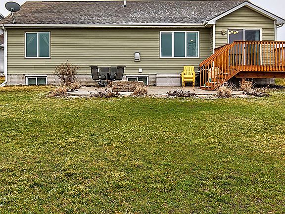 2nd image of 605 NW Orchard Dr