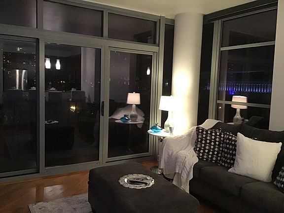 4th image of 1600 S Prairie Ave #704