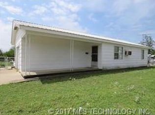 721 E Gentry Ave, Checotah, OK 74426