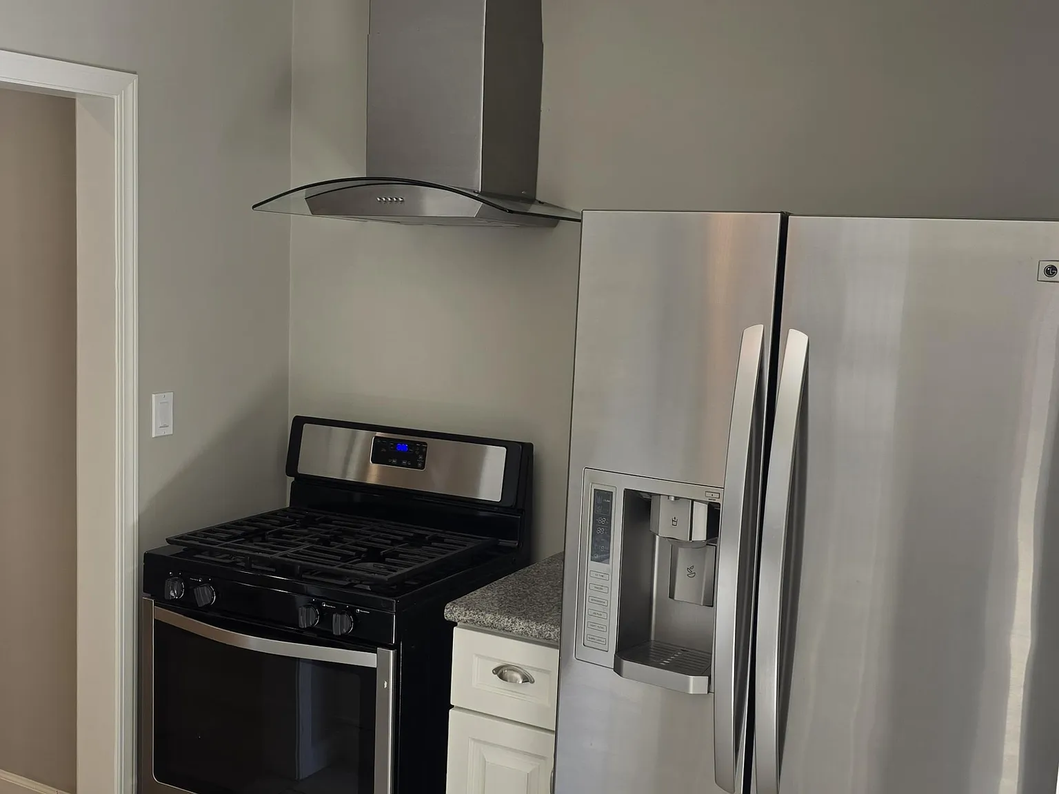 2 bed, 930 sqft, $3,000 — Photo 4
