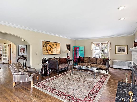 4th image of 2285 Demington Dr