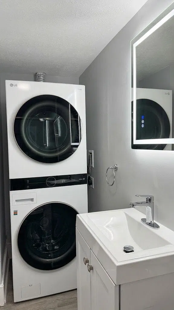 Laundry /5 Bath