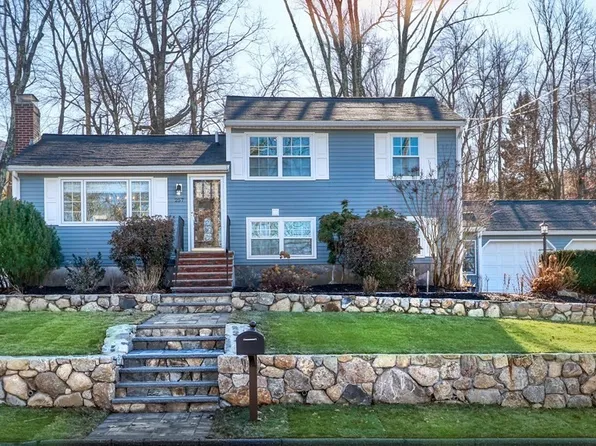 257 Winn St, Burlington, MA 01803